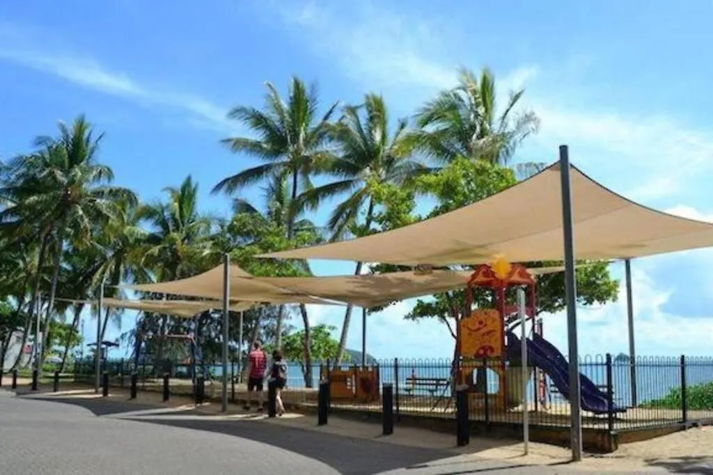 Palm Cove Studio Apartments Hotel