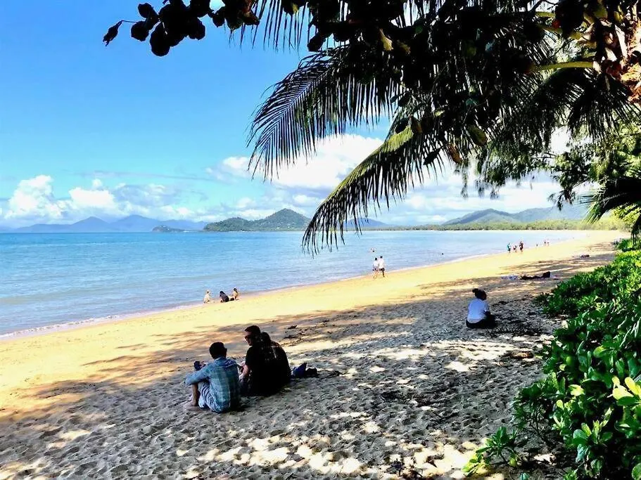 Palm Cove Studio Apartments Hotel