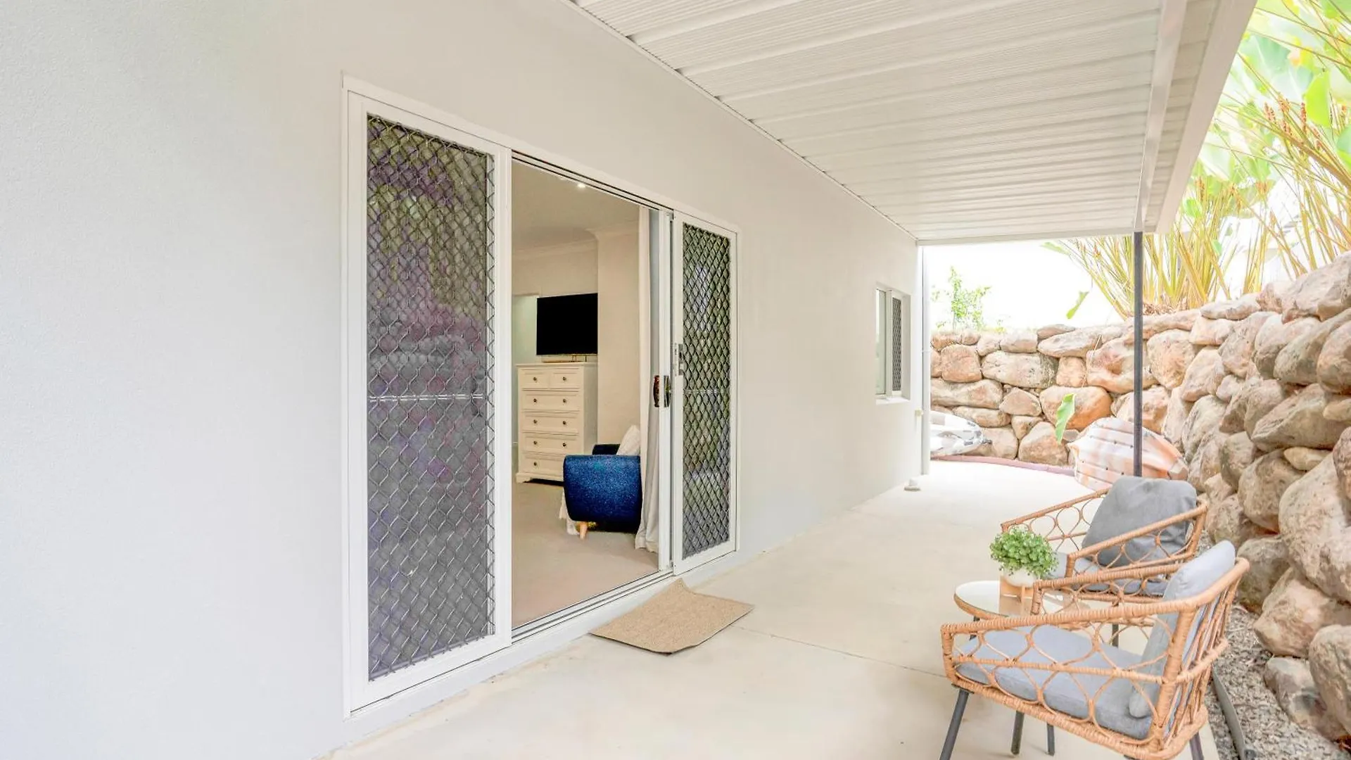 Palm Cove Studio Apartments
